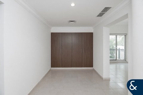 Villa te huur in Jumeirah Islands, Dubai, VAE 4 slaapkamers, 492 vr.m., nr 688898 - foto 17