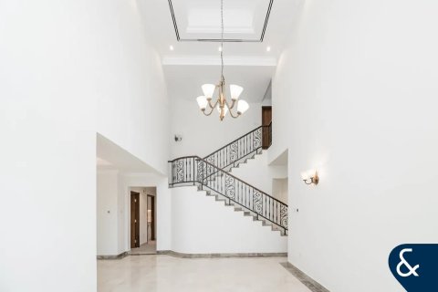 Villa te huur in Jumeirah Islands, Dubai, VAE 4 slaapkamers, 492 vr.m., nr 688898 - foto 4