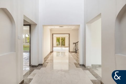 Villa te huur in Jumeirah Islands, Dubai, VAE 4 slaapkamers, 492 vr.m., nr 688898 - foto 3