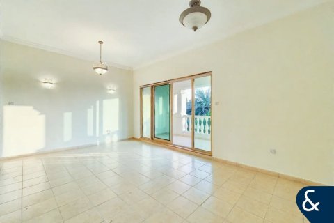 Villa te huur in Jumeirah Islands, Dubai, VAE 4 slaapkamers, 492 vr.m., nr 688898 - foto 14