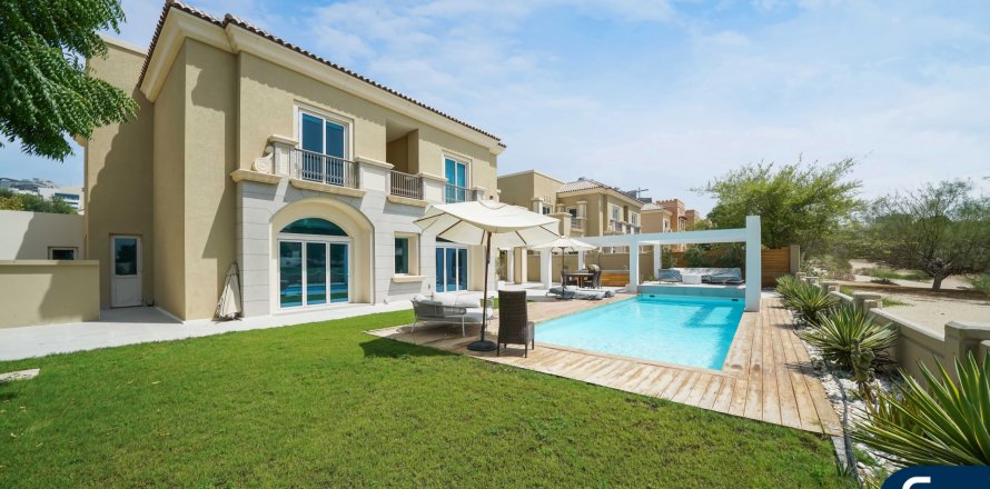 Vila v Dubai Sports City, Dubai, SAE 5 ložnice, 542 m² Č.: 667768