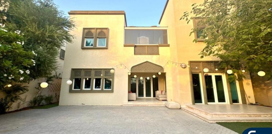 Vilă în Jumeirah Park, Dubai, EAU 3 dormitoare, 285 mp.  №667762