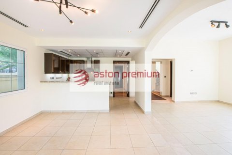 Villa te huur in Jumeirah Village Triangle, Dubai, VAE 2 slaapkamers, 260 vr.m., nr 678701 - foto 8