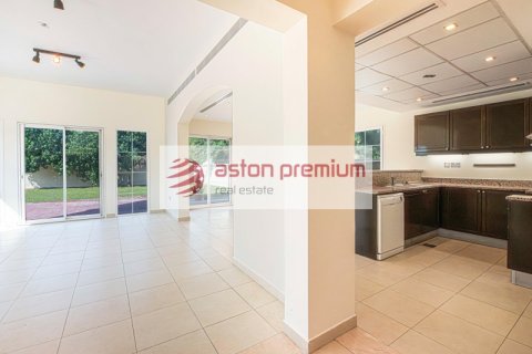 Villa te huur in Jumeirah Village Triangle, Dubai, VAE 2 slaapkamers, 260 vr.m., nr 678701 - foto 12