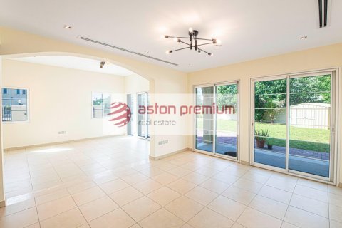 Villa te huur in Jumeirah Village Triangle, Dubai, VAE 2 slaapkamers, 260 vr.m., nr 678701 - foto 2