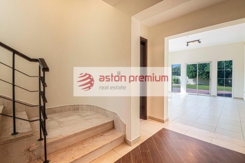 Villa te huur in Jumeirah Village Triangle, Dubai, VAE 2 slaapkamers, 260 vr.m., nr 678701 - foto 16