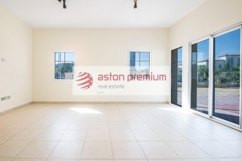 Villa te huur in Jumeirah Village Triangle, Dubai, VAE 2 slaapkamers, 260 vr.m., nr 678701 - foto 3