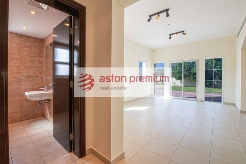 Villa te huur in Jumeirah Village Triangle, Dubai, VAE 2 slaapkamers, 260 vr.m., nr 678701 - foto 19