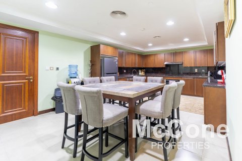 Apartment in Palm Jumeirah, Dubai, UAE 4 bedrooms, 636.29 sq.m. № 587525 - photo 5