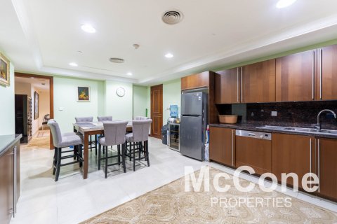 Apartment in Palm Jumeirah, Dubai, UAE 4 bedrooms, 636.29 sq.m. № 587525 - photo 6