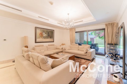 Apartment in Palm Jumeirah, Dubai, UAE 4 bedrooms, 636.29 sq.m. № 587525 - photo 1