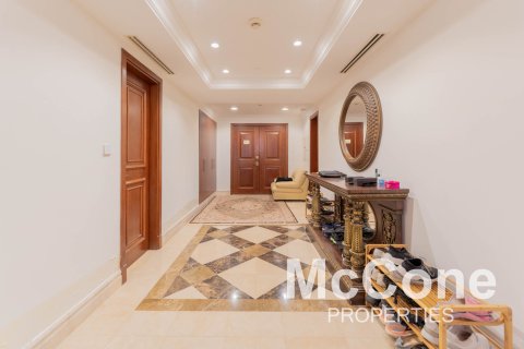 Apartment in Palm Jumeirah, Dubai, UAE 4 bedrooms, 636.29 sq.m. № 587525 - photo 10