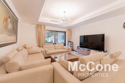 Apartment in Palm Jumeirah, Dubai, UAE 4 bedrooms, 636.29 sq.m. № 587525 - photo 2