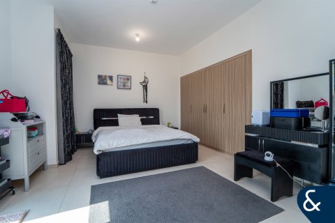 Villa in Dubai Sports City, Dubai, UAE 4 bedrooms, 311 sq.m. № 667431 - photo 8