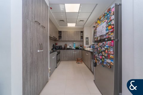 Villa in Dubai Sports City, Dubai, UAE 4 bedrooms, 311 sq.m. № 667431 - photo 5