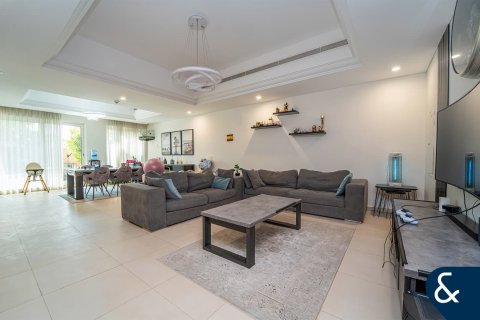 Villa in Dubai Sports City, Dubai, UAE 4 bedrooms, 311 sq.m. № 667431 - photo 3