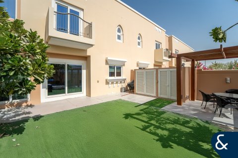 Villa in Dubai Sports City, Dubai, UAE 4 bedrooms, 311 sq.m. № 667431 - photo 1