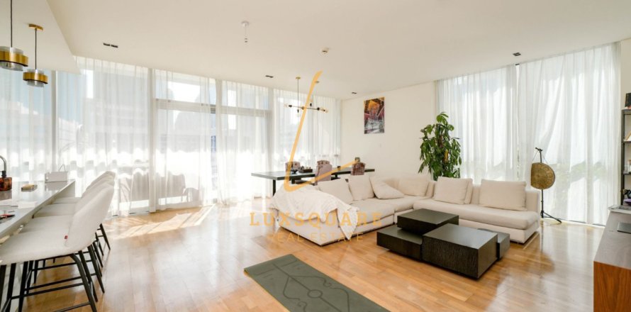 Apartament în Al Wasl, Dubai, EAU 3 dormitoare, 204 mp.  №693644