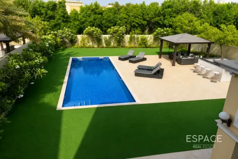 Jumeirah Park, Dubai, संयुक्त अरब अमीरात में विला, 4 बेडरूम, 455 वर्ग मीटर, संख्या 738166 - फ़ोटो 1