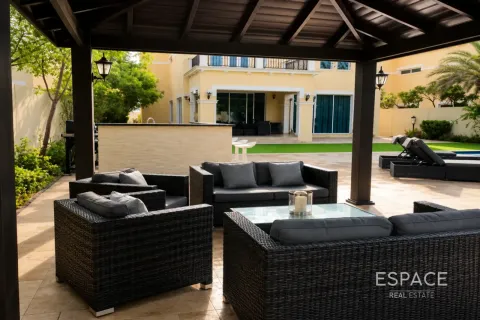 Jumeirah Park, Dubai, संयुक्त अरब अमीरात में विला, 4 बेडरूम, 455 वर्ग मीटर, संख्या 738166 - फ़ोटो 2