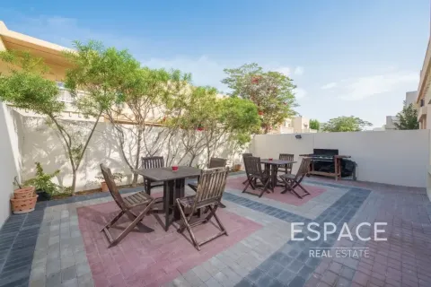 Üürile anda ridamaja asukohaga The Lakes, Dubai, AÜE: 3 magamistoaga, 235 m² Nr 738165 - pilt 12