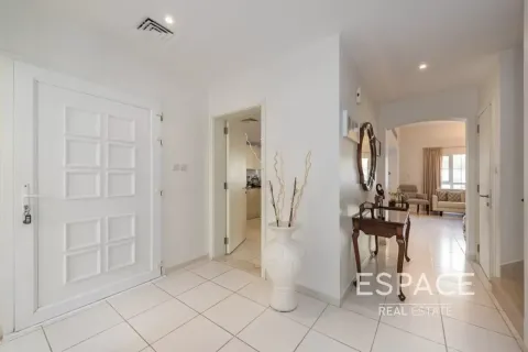 Üürile anda ridamaja asukohaga The Lakes, Dubai, AÜE: 3 magamistoaga, 235 m² Nr 738165 - pilt 7