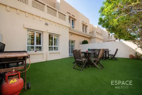 Üürile anda ridamaja asukohaga The Lakes, Dubai, AÜE: 3 magamistoaga, 235 m² Nr 738165 - pilt 1