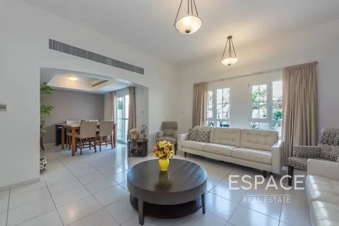Üürile anda ridamaja asukohaga The Lakes, Dubai, AÜE: 3 magamistoaga, 235 m² Nr 738165 - pilt 2