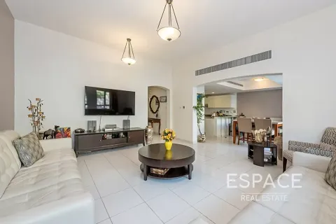 Üürile anda ridamaja asukohaga The Lakes, Dubai, AÜE: 3 magamistoaga, 235 m² Nr 738165 - pilt 3