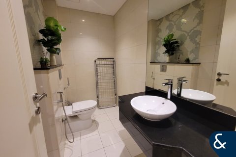 Appartamento a Business Bay, Dubai, EAU 2 camere da letto, 128 mq. № 685230