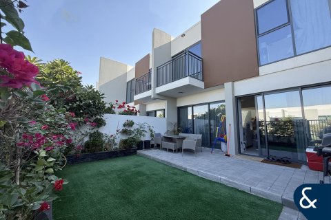 Huvila Dubai Land, Dubai, Arabiemiraatit 3 makuuhuonetta, 186 m2 № 685229