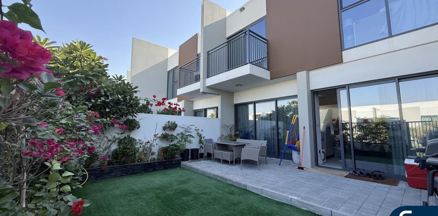 Vilë në Dubai Land, Dubai, Emiratet e Bashkuara Arabe 3 dhoma gjumi, 186 m2. № 685229