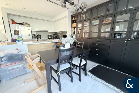 Vilë në Dubai Land, Dubai, Emiratet e Bashkuara Arabe 3 dhoma gjumi, 186 m2. № 685229 - Foto 10