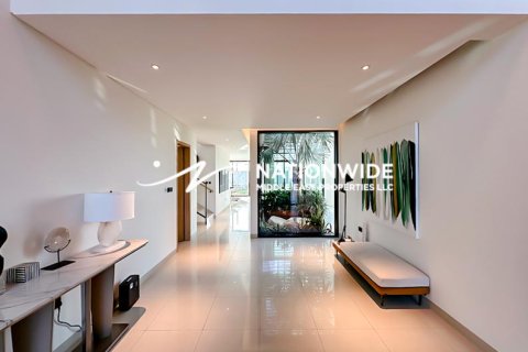 Villa sa Abu Dhabi, UAE 4 silid-tulugan, 720 sq.m. № 680496 - larawan 9