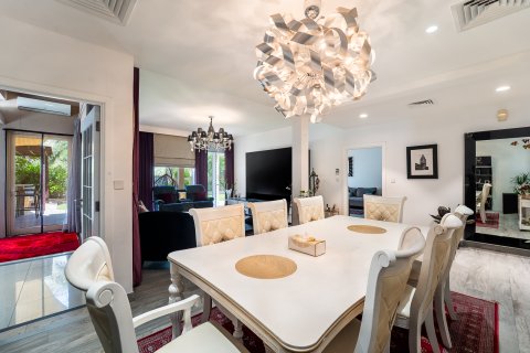 Müüa villa asukohaga Dubai, AÜE: 4 magamistoaga, 353 m² Nr 713367 - pilt 7