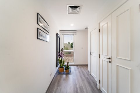 Müüa villa asukohaga Dubai, AÜE: 4 magamistoaga, 353 m² Nr 713367 - pilt 28