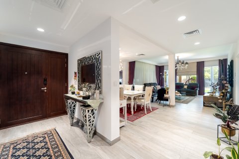 Müüa villa asukohaga Dubai, AÜE: 4 magamistoaga, 353 m² Nr 713367 - pilt 8