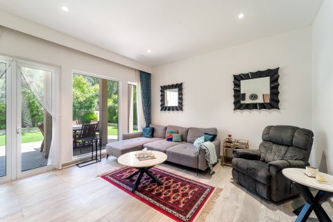 Müüa villa asukohaga Dubai, AÜE: 4 magamistoaga, 353 m² Nr 713367 - pilt 15