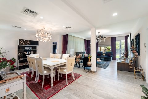 Müüa villa asukohaga Dubai, AÜE: 4 magamistoaga, 353 m² Nr 713367 - pilt 9