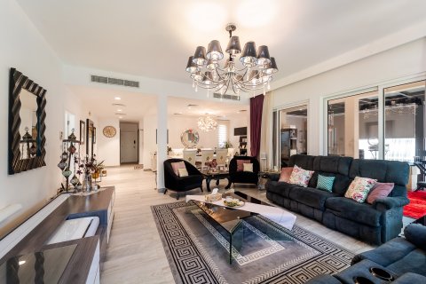 Müüa villa asukohaga Dubai, AÜE: 4 magamistoaga, 353 m² Nr 713367 - pilt 19