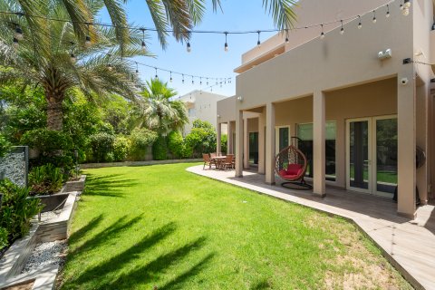 Müüa villa asukohaga Dubai, AÜE: 4 magamistoaga, 353 m² Nr 713367 - pilt 6