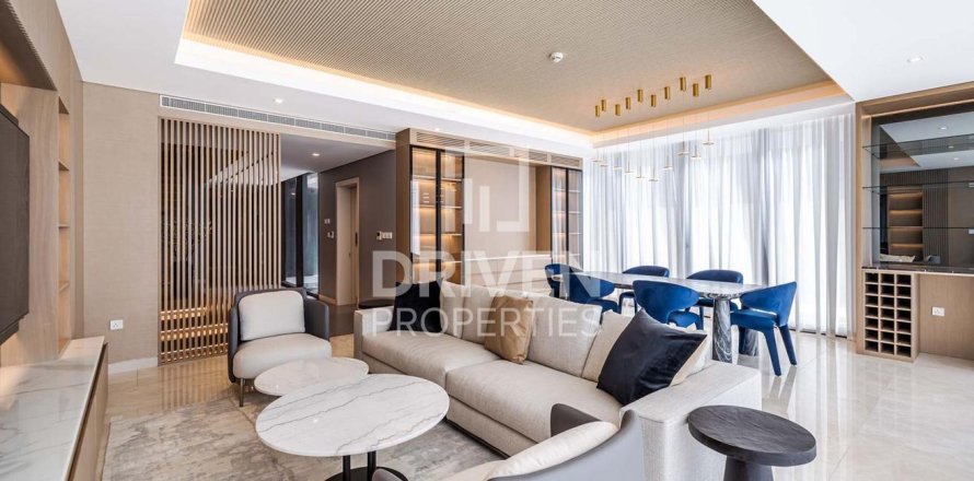 Villa asukohaga Jumeirah, Dubai, AÜE: 4 magamistoaga, 421 m² Nr 653247
