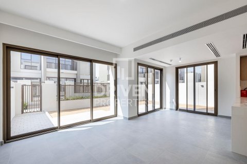 Appartamento in affitto a Dubai Land, Dubai, EAU 4 camere da letto, 260 mq. № 603238 - foto 2