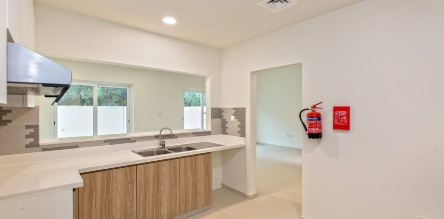 Casa urbana em Dubai, EAU 2 quartos, 164 m2 № 707543