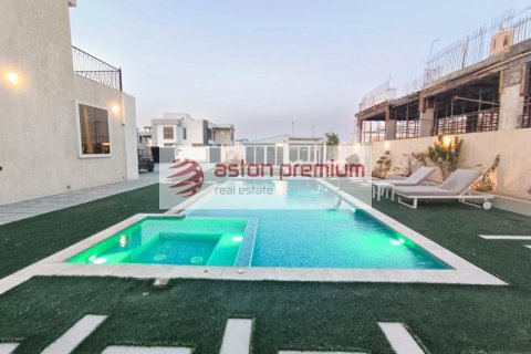 Villa en alquiler en Dubai, EAU 4 dormitorios, 557.4 m2 № 670369 - foto 2