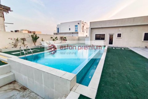 Villa en alquiler en Dubai, EAU 4 dormitorios, 557.4 m2 № 670369 - foto 3