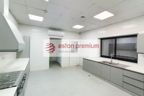 Villa en alquiler en Dubai, EAU 4 dormitorios, 557.4 m2 № 670369 - foto 9