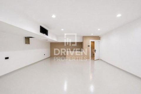 Villa in Al Barari, Dubai, UAE 6 bedrooms, 1902.84 sq.m. № 762603 - photo 3
