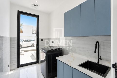 Villa in Al Barari, Dubai, UAE 6 bedrooms, 1902.84 sq.m. № 762603 - photo 24