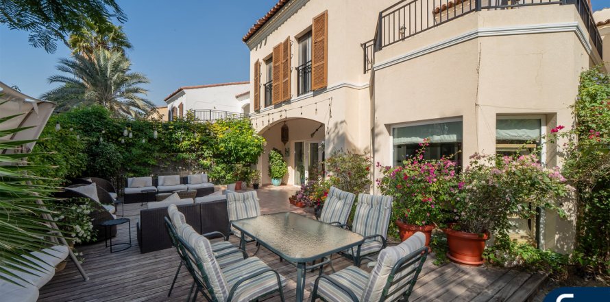 Rumah bandar di Green Community, Dubai, UAE 3 bilik tidur, 454 meter persegi № 685090